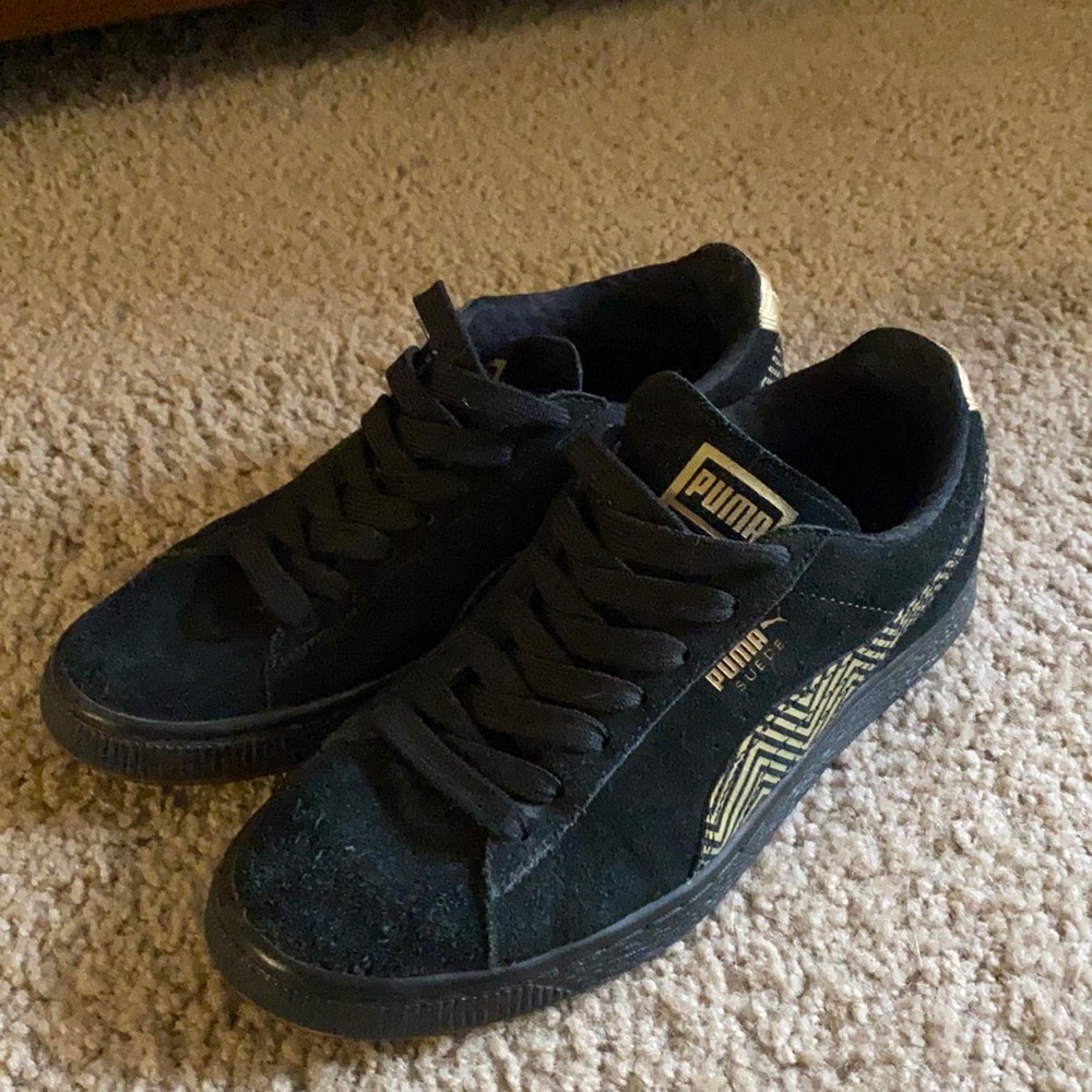 Puma Suede black with gold lines 7.5